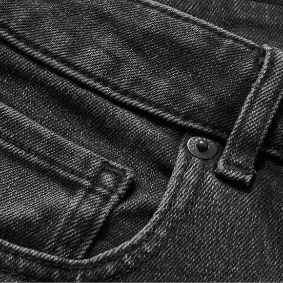 Everlane: The Curvy Cheeky Jean - Picture 4 of 4